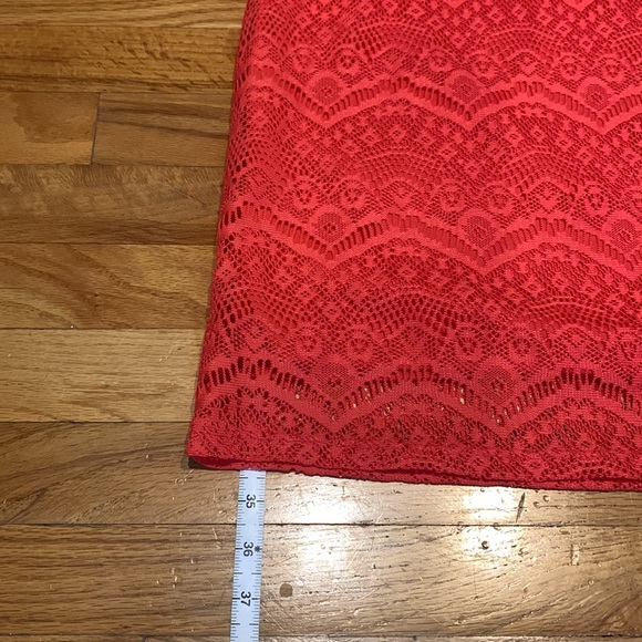 Pretty Lace overlay detail midi dress - Picture 2 of 8